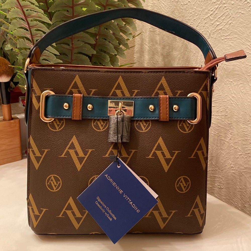 ADRIENNE VITTADINI SMALL HANDBAG 👝